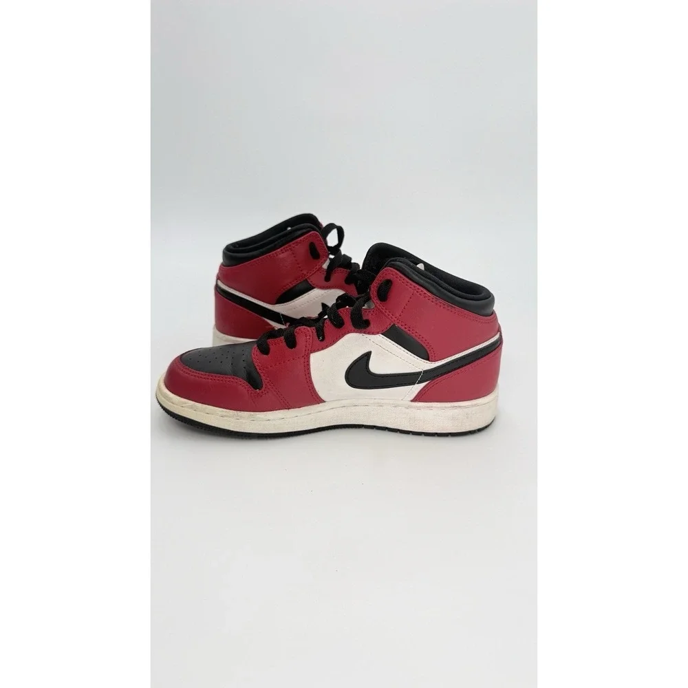 Size 5Y- Nike Air Jordan 1‎ Mid GS Chicago Black Toe Red White 554725-069